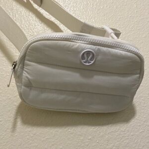Lululemon White Wunder Puff 1L Fanny Pack Belt Bag Adjustable Strap
